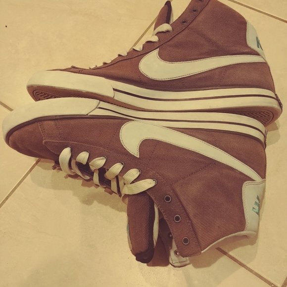 Shoes - Picture 2 of 3